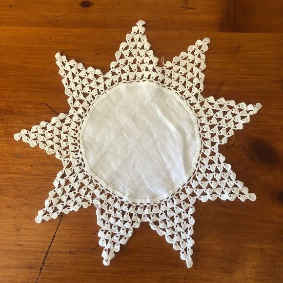 Lot of 5 Handmade Crochet Lace Linen Dollies White/Off White Round Oval Table - Picture 9 of 12
